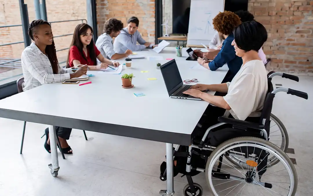 Diversidade entre colegas de trabalho em reunião